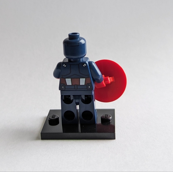 LEGO Captain America minifig - Picture 3 of 7